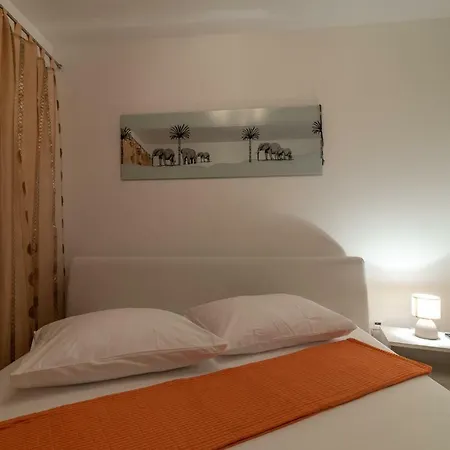One Bedroom Matej تروغير